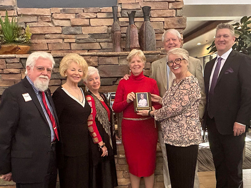 Carol, past President of the Sister Cities of Fountain Hills, was nominated by the Honorary Consul Emeritus to El Salvador, Enrique Melendez, and received a plaque of recognition for her contributions to the local and International Sister Cities chapter from the current President Ms Christine Colley.
